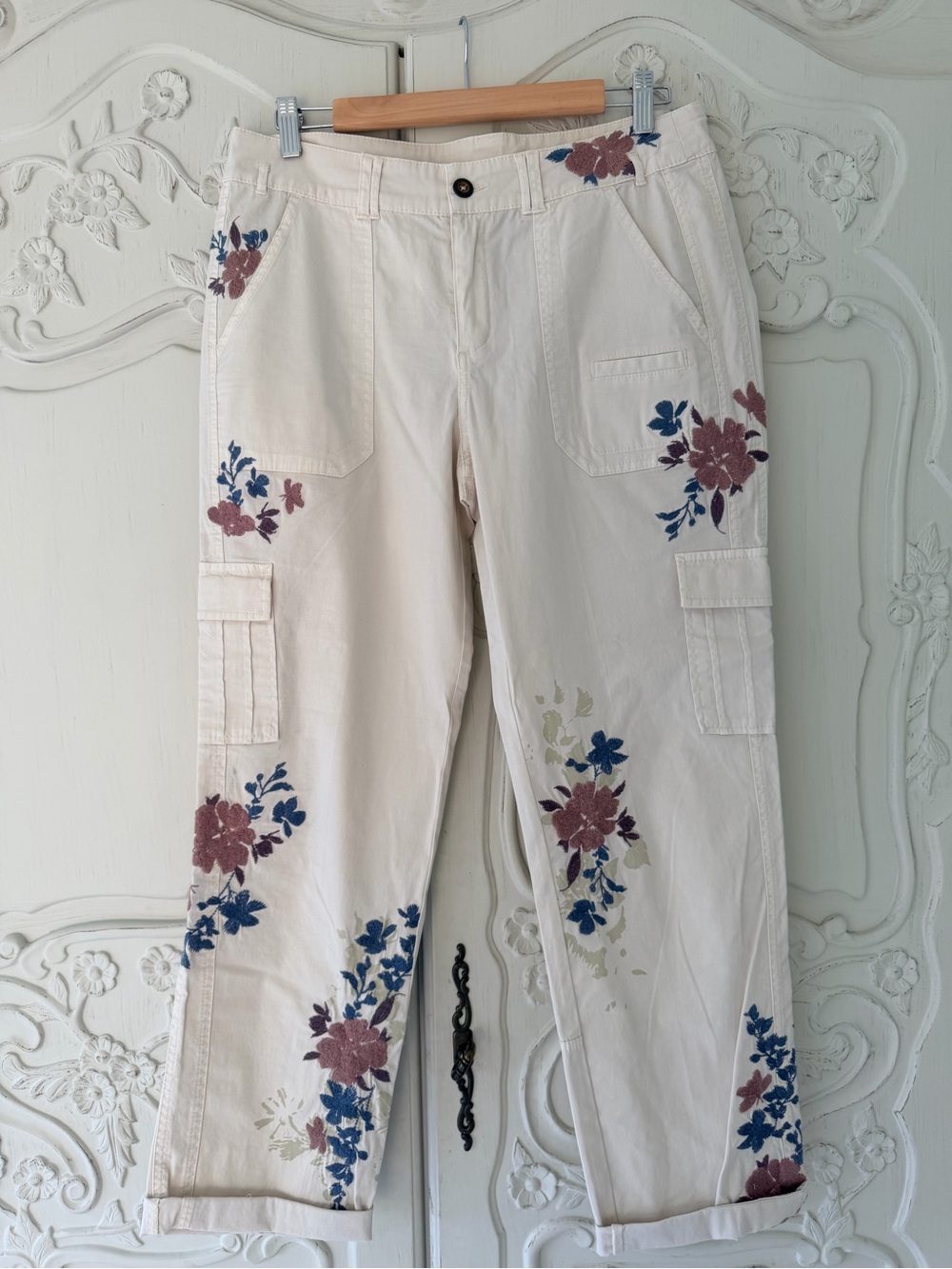 SundanceCream Floral Embroidered Cargo Pants